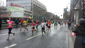 Der Berliner Halbmarathon 2015 mit ungünstigen Wetterbedingungen.
