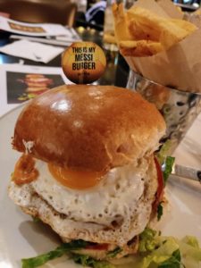Der neue Messi Burger im Hard Rock Cafe Berlin.