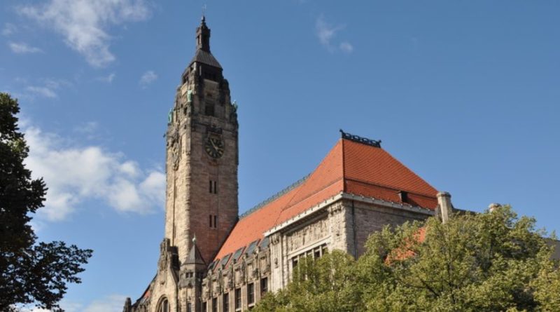 Der Rathausturm belohnt nach dem Aufstieg mit einem Blick über den Bezirk Charlottenburg. Bild: Bezirksamt Charlottenburg-Wilmersdorf/Brühl